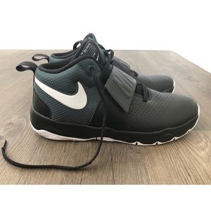 Nike Basketball Shoe (Youth)